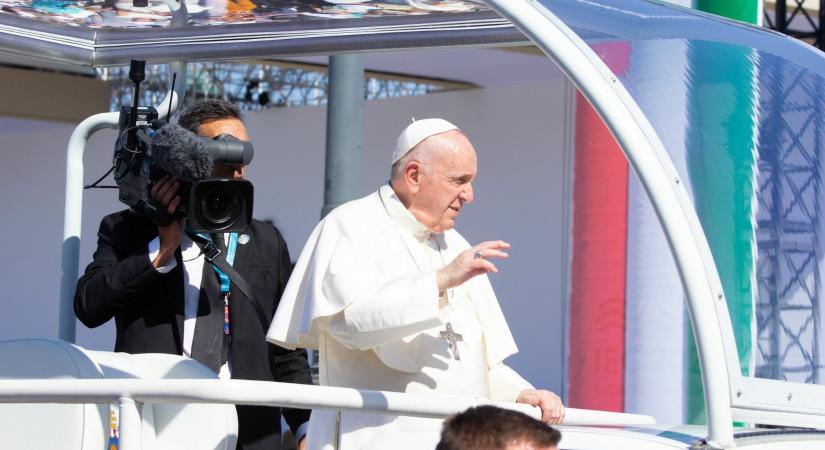 Ferenc pápa budapesti látogatásáról is beszámol legújabb könyvében