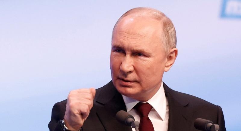 Elsöprő győzelmet aratott Vlagyimir Putyin a szigorúan ellenőrzött elnökválasztáson