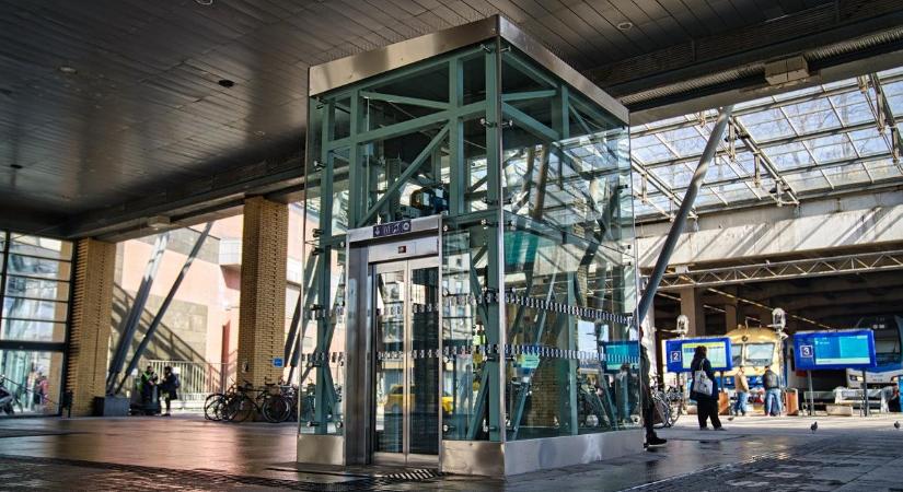 Megnyílt az utasok előtt a Nyugati pályaudvar új liftje - fotó