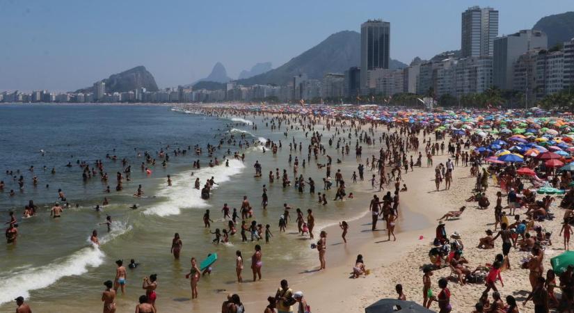 Pokoli hőség tombol Rio de Janeiróban: a 60 fokot is átlépte a hőérzet, pánikszerűen menekülnek az emberek a vízpartokra
