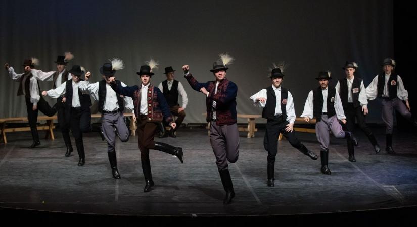 Úgy táncolnak, ahogy fütyülnek - A Vasi Legényczéh kalotaszegi legényest vitt az országos Ifjúsági Néptáncantológiára