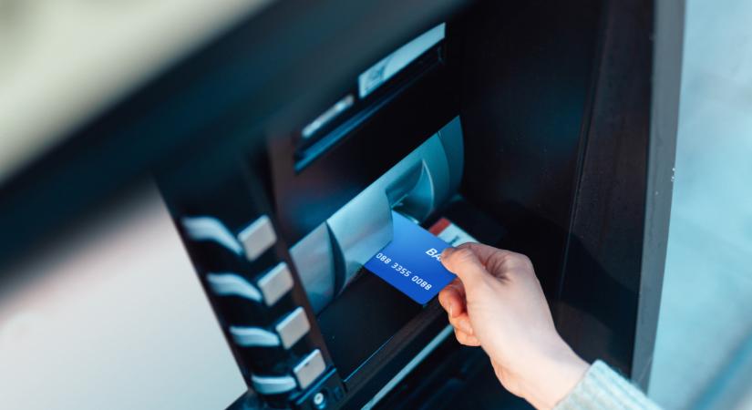 Sokkoló, hogyan húzzák le ezek az ATM-ek a magyarokat: brutális pénzt kérnek el ezért