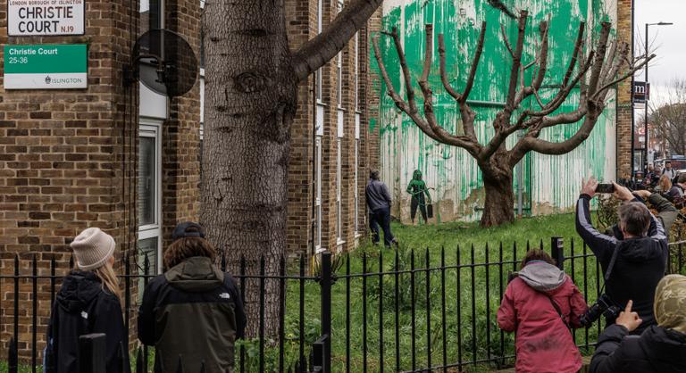 Egy Banksy-festmény került a házfalra, aggódnak a lakbér miatt az ott lakók