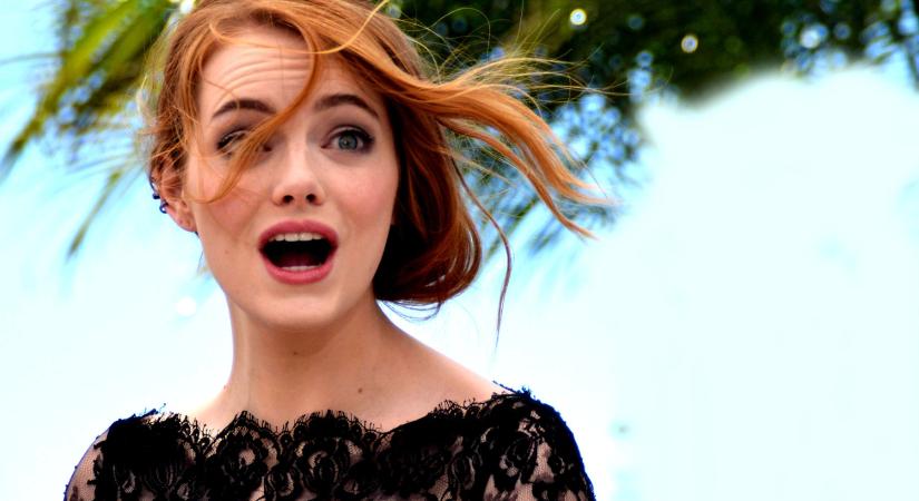 Emma Stone bugyit villantott az Oscar-gálán, túl magasra húzta a ruháját
