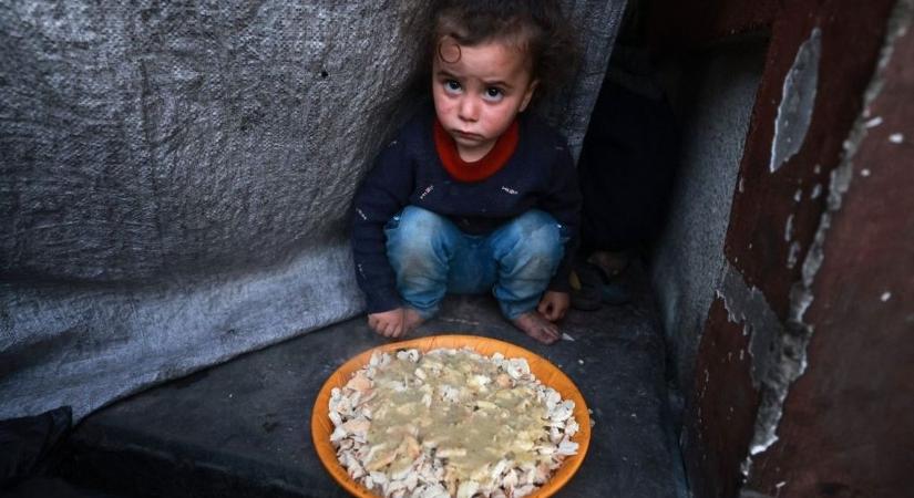 Éhínség Gázában: Izrael nem engedte be az övezetbe az UNRWA vezetőjét, kemény bírálatot fogalmazott meg Borrell