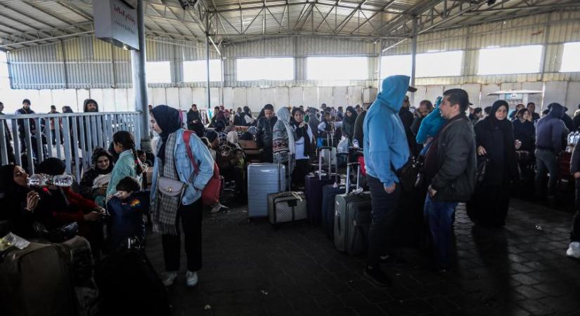 Újabb tizenegy embert menekített ki Románia a Gázai övezetből