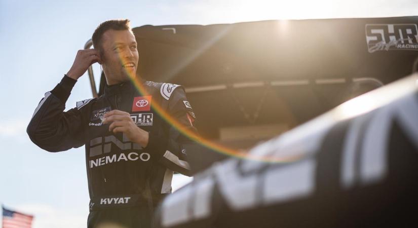 NASCAR: Lehullt a lepel Danyiil Kvjat autójáról és új szponzorairól