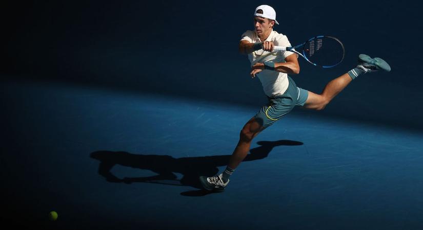 Sokkoló képsorok: az Australian Open hőse összeesett a pályán  videó