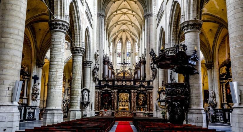 Közel 80 éve elrejtett üzenetet talált egy munkás egy templom felújítása során, Belgiumban