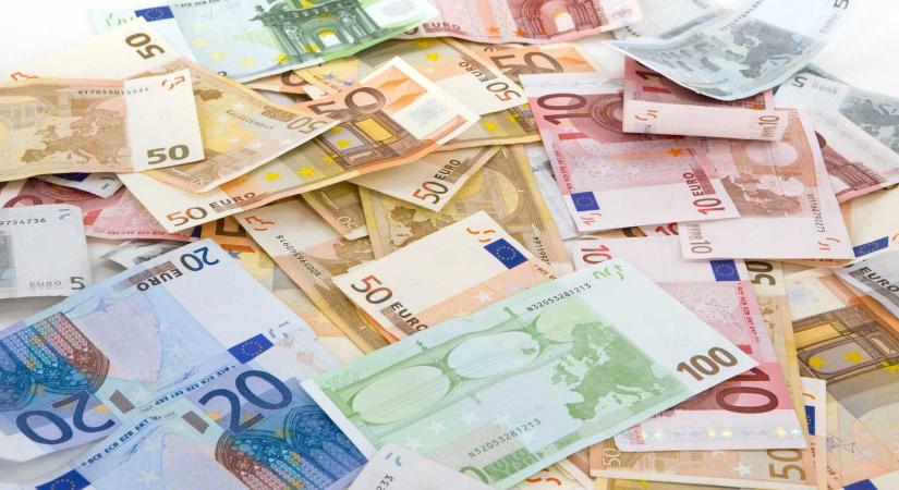 Ennyit költöttek a külföldiek Romániában: a BNR szerint 4,594 milliárd eurót, az INS szerint 1,05 milliárdot