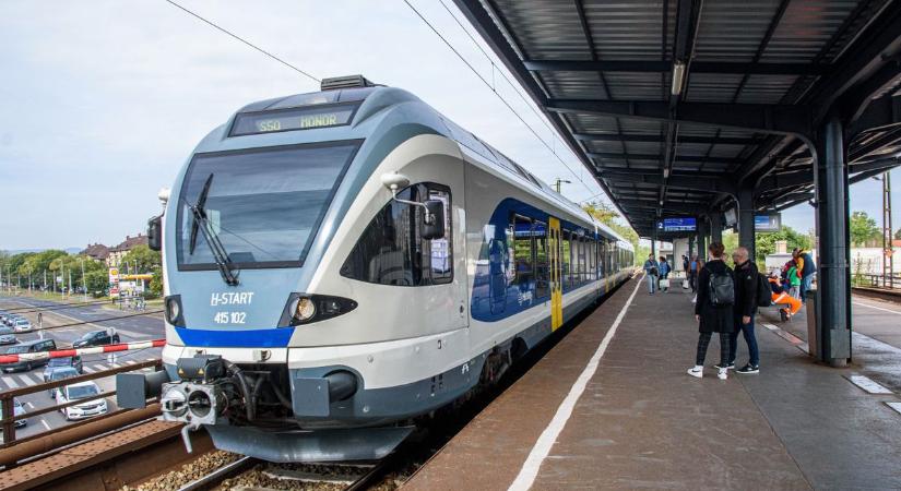 Több tucat felújított FLIRT motorvonat áll újból szolgálatba a MÁV-nál