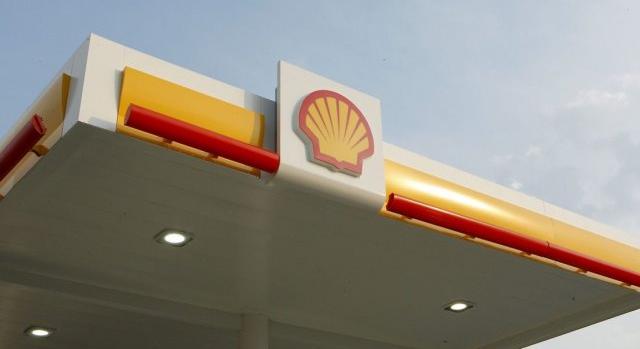Átalakítja benzinkútjait villanyautó-töltővé a Shell