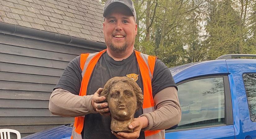 1800 éves római szobor került elő egy parkoló alól Nagy-Britanniában