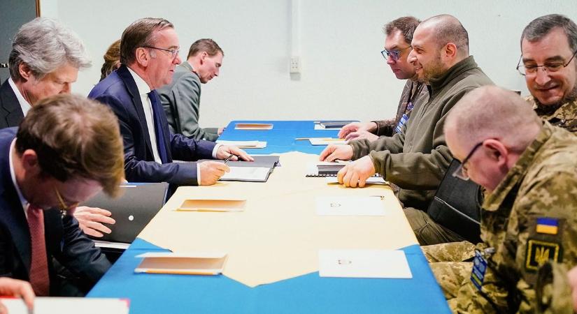 A német védelmi miniszter bejelentette: félmilliárd eurós támogatást adnak Ukrajnának