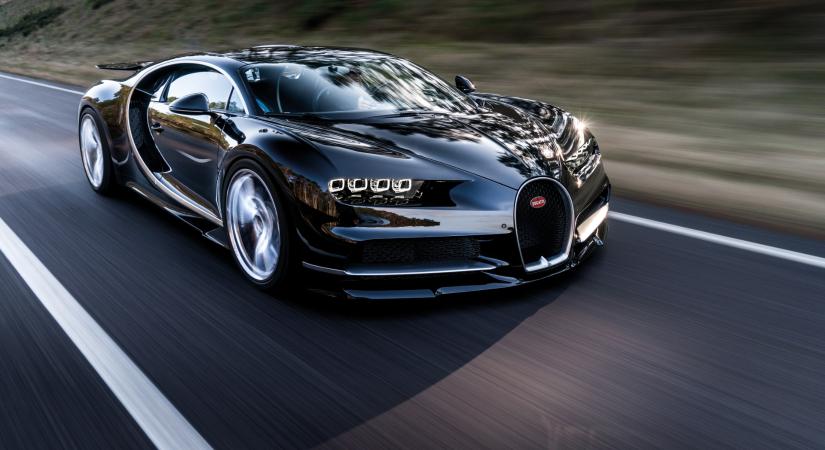 Ajándékba adják a luxusautót a Bugatti mellé
