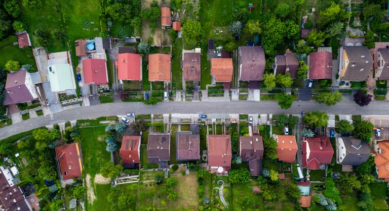 Sok magyart csaltak tévútra a vágyaik: agglomerációs krízis jelei mutatkoznak az ingatlanpiacon