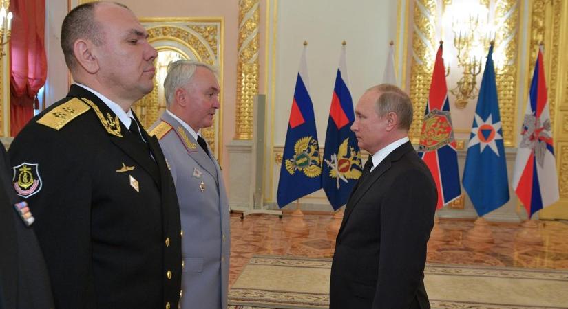 Mi történt? Vlagyimir Putyin indoklás nélkül váltotta le az orosz haditengerészet főparancsnokát