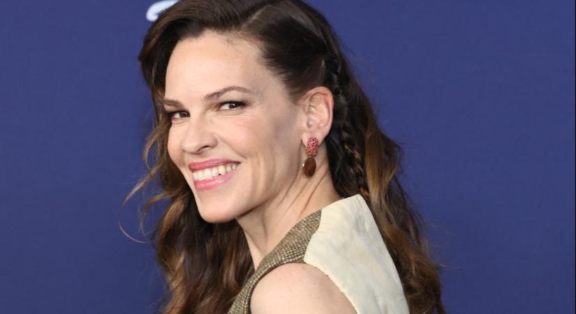 „Ez az, amit akartam!” – Hilary Swank visszaszólt azoknak, akik a szülőségről panaszkodnak neki