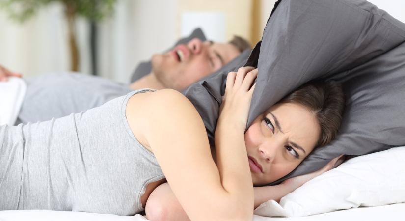 Horkolás és fejfájás: ezek az alvási apnoe tünetei is lehetnek