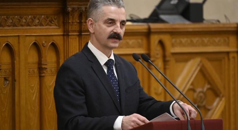 Bicske fideszes parlamenti képviselője vezetheti az Európai ügyek bizottságát Varga Judit után, akinek a bicskei gyermekotthon körüli pedofilbotrány miatt kellett lemondania