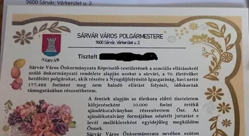 10 ezer forintos tescós utalványokat hoz a nyuszi a sárvári nyugdíjasoknak