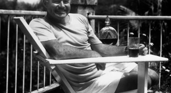 Hemingway kedvenc bárja, ahol minden évben összefutnak a hasonmásai