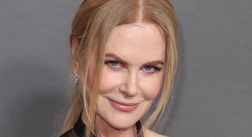 Az 56 éves Nicole Kidman fehérneműben pózol az Elle címlapján, elképesztő formában van