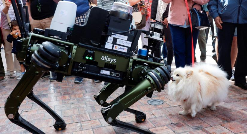 Ez már a valóság: robotkutyával járőrözik a spanyol rendőrség