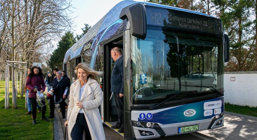 Már tesztelik a hidrogénüzemű autóbuszt Kecskeméten – galériával, videóval