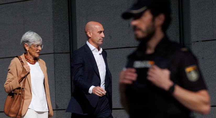 Letartóztatások és hatalmas botrány a spanyol fociszövetségnél