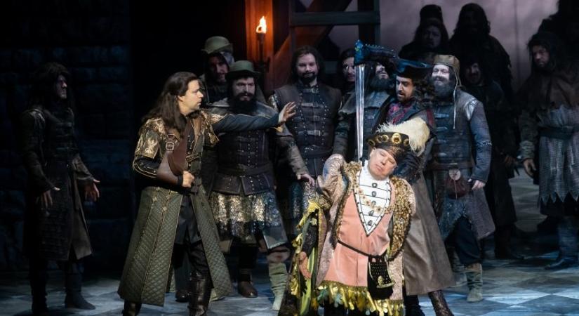 Nem sikerült megállapodni, zenekar, táncosok és kórus nélkül adják elő a Hunyadi Lászlót az Operában