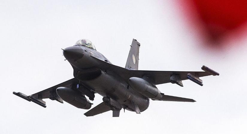 Hollandia F–16-osokhoz szükséges lőszerekkel segíti Ukrajnát