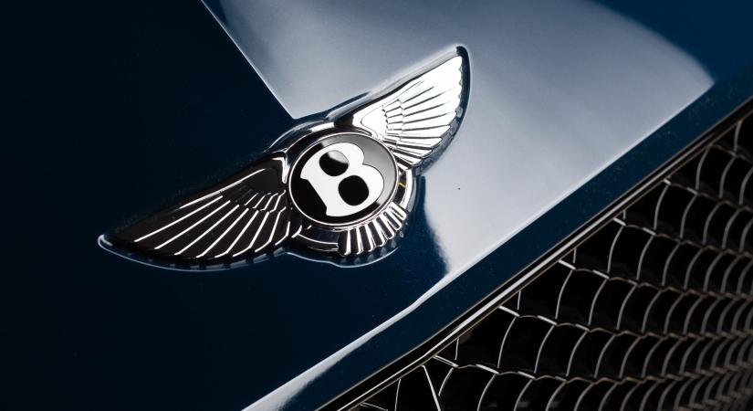 A Bentley is lassít villanyautós tervein