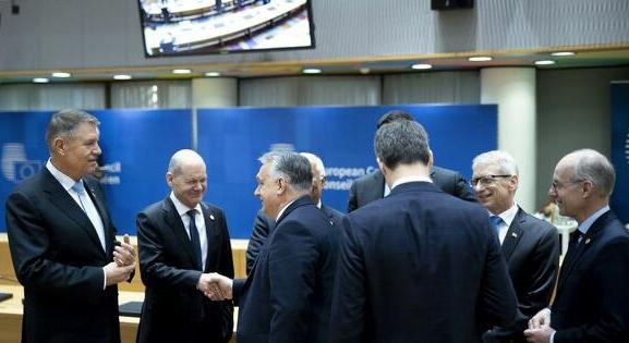 Elindult Ukrajnába az unió 50 milliárd eurója, amit a nemzeti konzultáció leszavazott Orbán Viktor pedig megszavazott