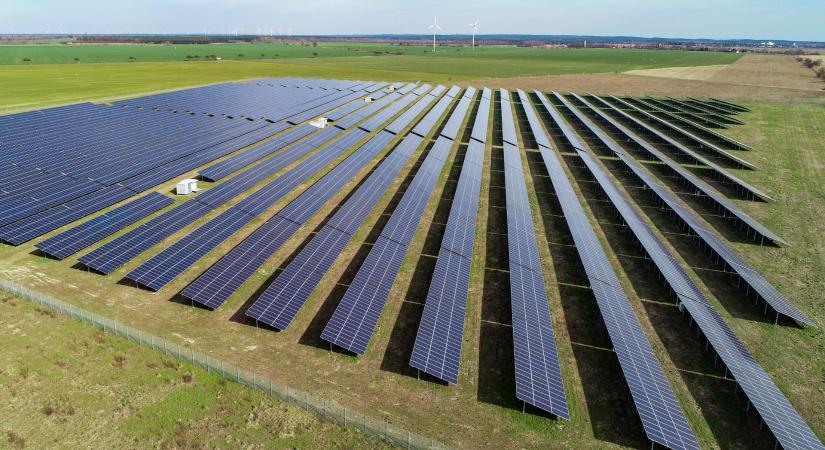 Két hatalmas naperőművet építenek Magyarországon spanyolok és portugálok