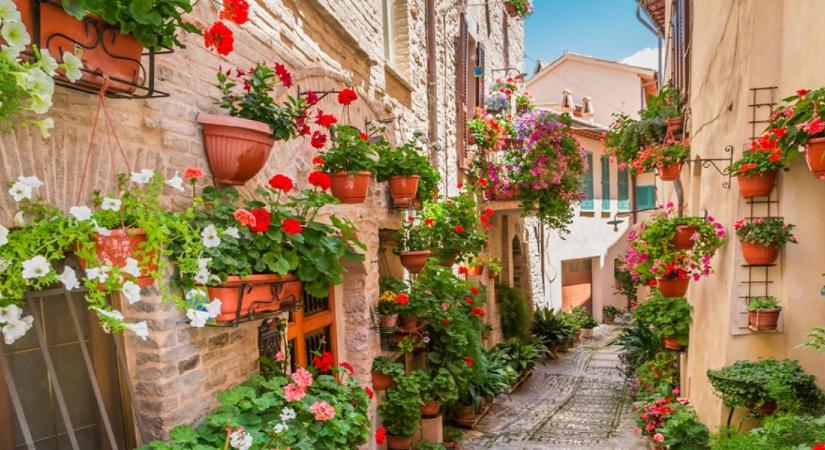 Ingyen kapsz egy házat, ha ebbe a megejtő szépségű olasz faluba költözöl