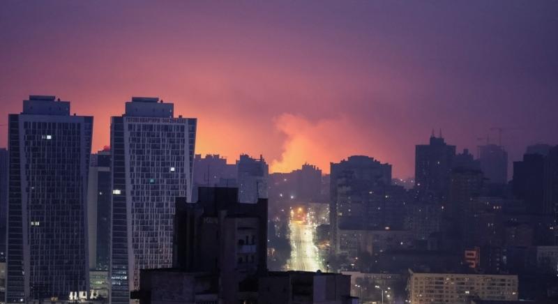 Hatalmas orosz rakétatámadás volt éjjel Kijev ellen, Zelenszkij légvédelmi rendszereket kér