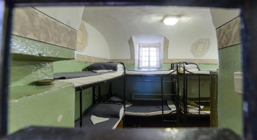 Terror, szexuális erőszak, kizsákmányolás a börtönben: vádemelés a társukat megkínzó rabok ellen
