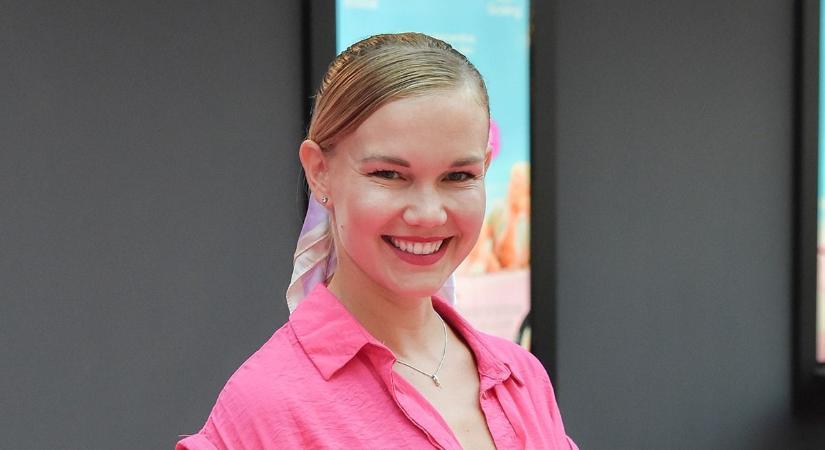 Bikiniben síelt a gyönyörű magyar színésznő, elképesztő a szőke ciklon látványa