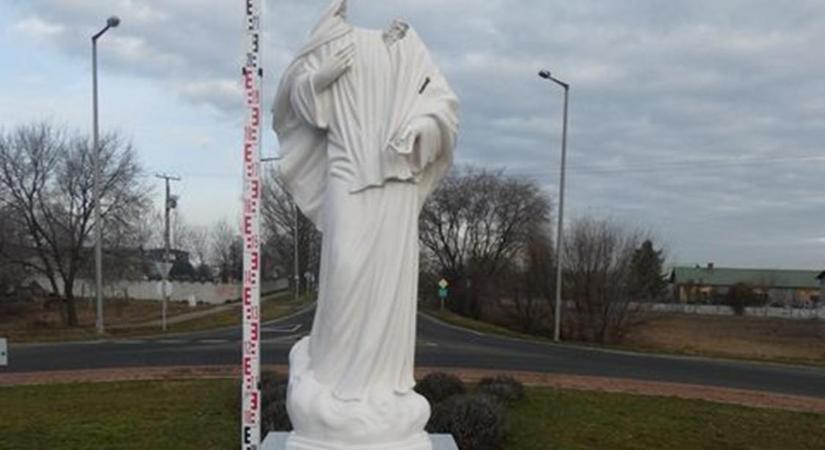 Összeveszett a feleségével, ezért szétverte a dunavecsei Szűzanya-szobrot