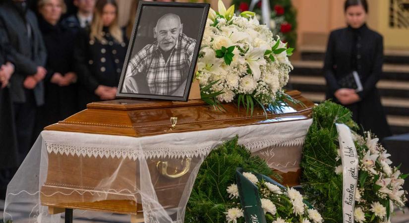 A Házsongárdi temetőben helyezték végső nyugalomra Szilágyi Istvánt
