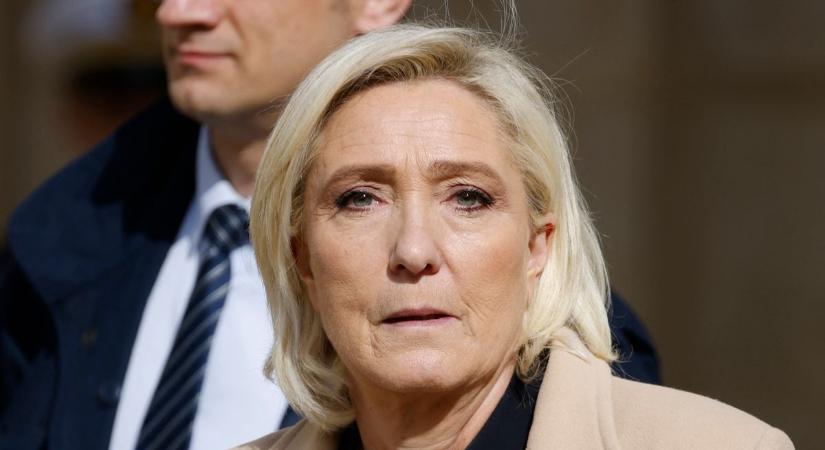 Macron háborús kijelentései miatt szállt bele az elnökbe Marine Le Pen