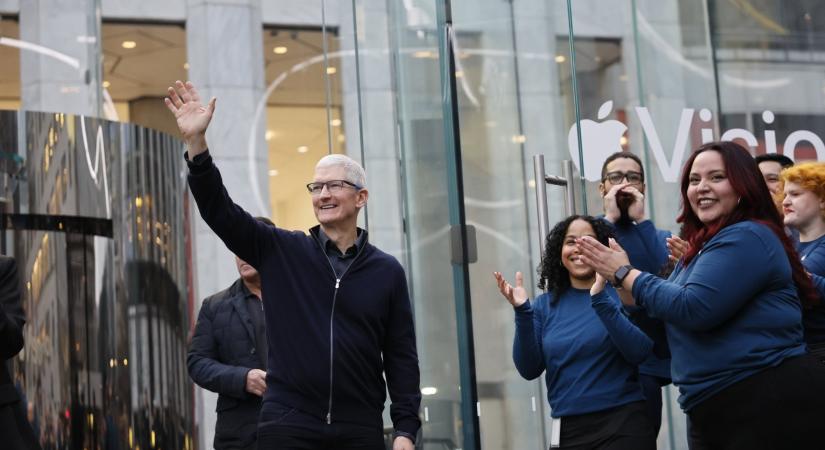 Maga Tim Cook nyitotta meg az Apple legújabb üzletét Sanghajban