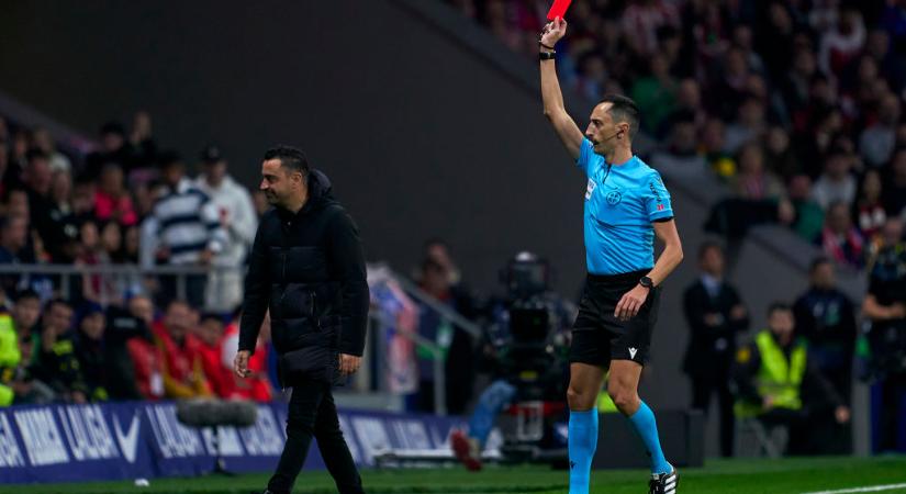 Barcelona: eltiltották az Atlético Madrid ellen piros lapot kapó Xavit