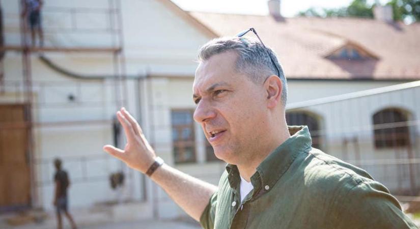 Dávid Ferenc: Rendkívül kínos, hogy Lázár nekiment a Sparnak