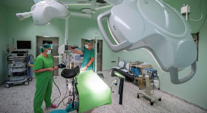 100 milliárd forint felett van a kórházak tartozása: már osztályokat is be kellett zárni orvostechnikai eszközök hiánya miatt
