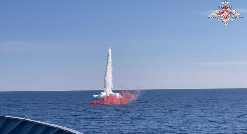 Ez már nem az orosz–ukrán háború: Oroszország tengeralattjáróról támadott szárazföldi célpontot