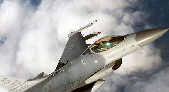 Angliából térnek haza az F-16-os vadászgépek új ukrán pilótái