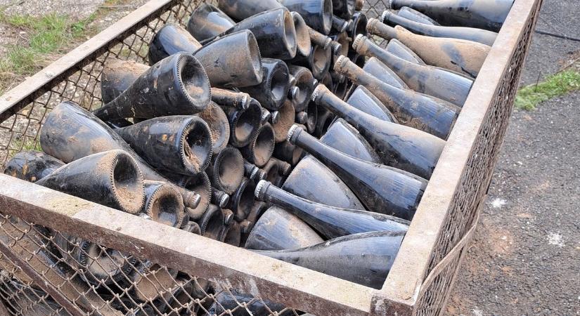 Ezer üveg veszélyes italt találtak egy roskadozó, elhagyott borsodi házban