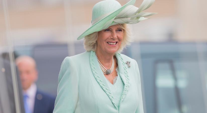 Írországban járt a brit királyné, helyi finomságokat árusító üzleteket látogatott meg